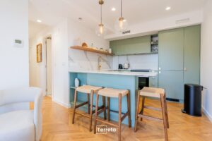 Cuisine rénovée de l’appartement à Cabanyal (Valence), après travaux réalisés par Terreta Spain